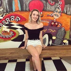 Meet your Posher, Ashley